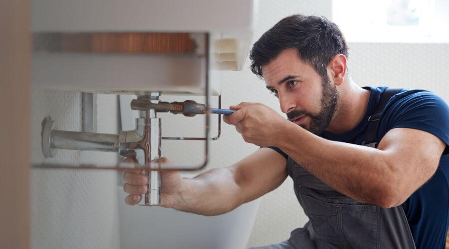 Water heater thermostat replacement in Wyatt, IN